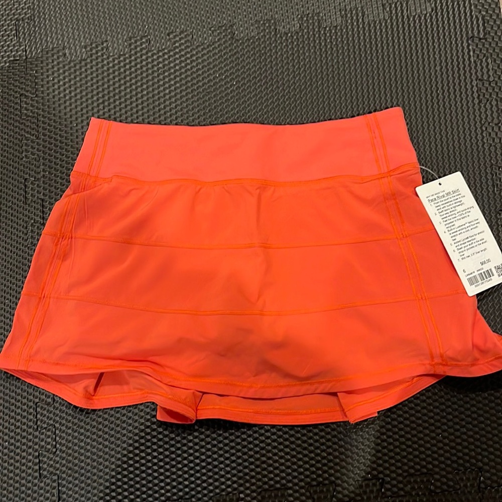Lululemon pace rival MR skirt in coral
